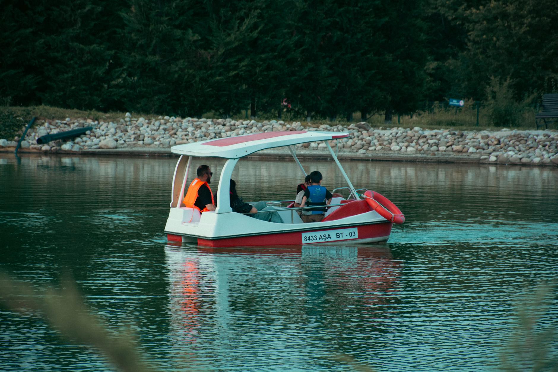 Family boat cruise on a scenic lake similar to Lake Taupo excursions