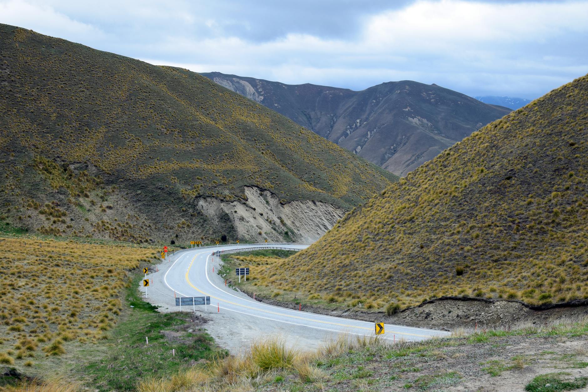 Scenic New Zealand highway through green hills leading to Lake Taupo region